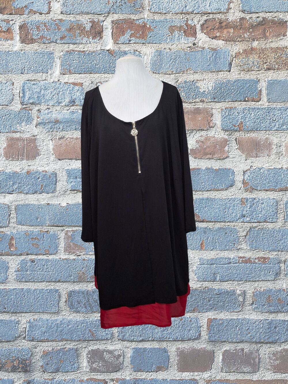 Avenue Studio Two Layer Red & Black Top Size 26/28 With 3/4 Sleeves